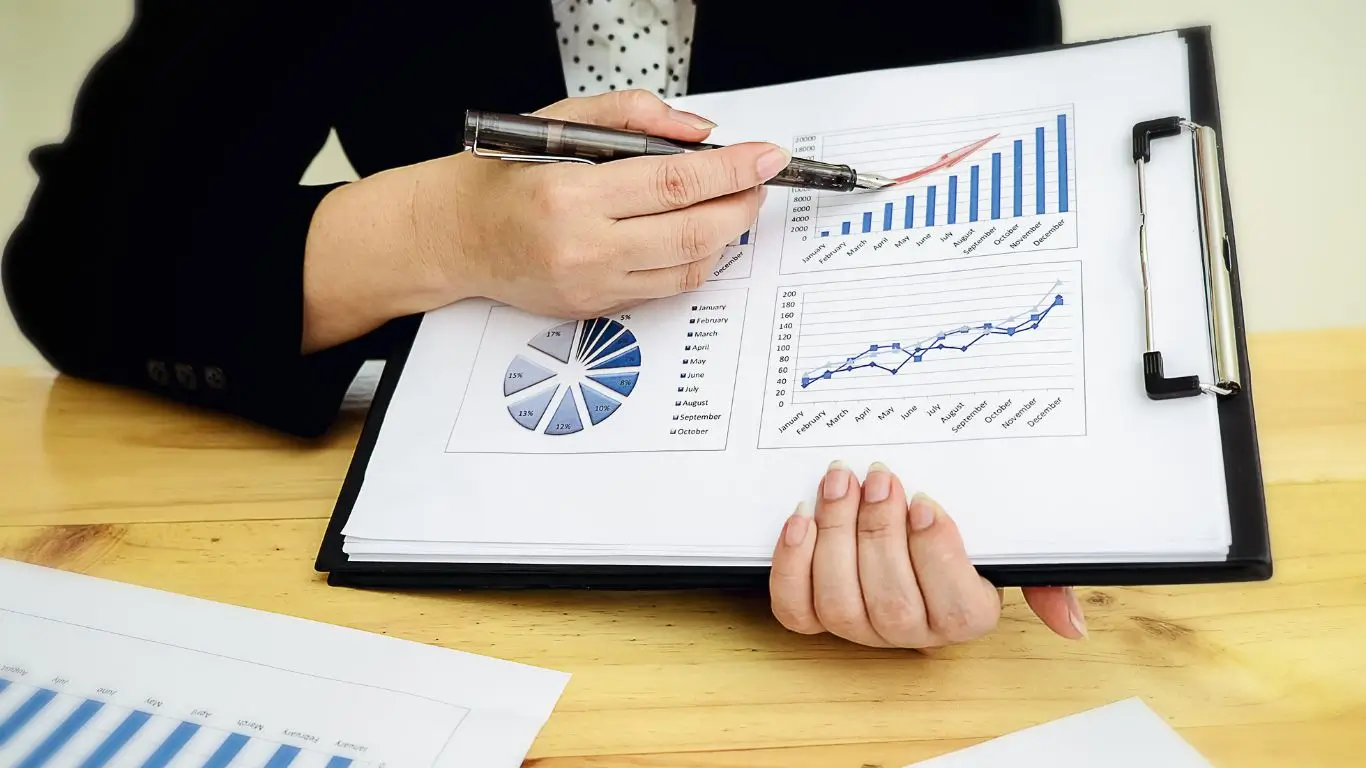 Como investir em 2025