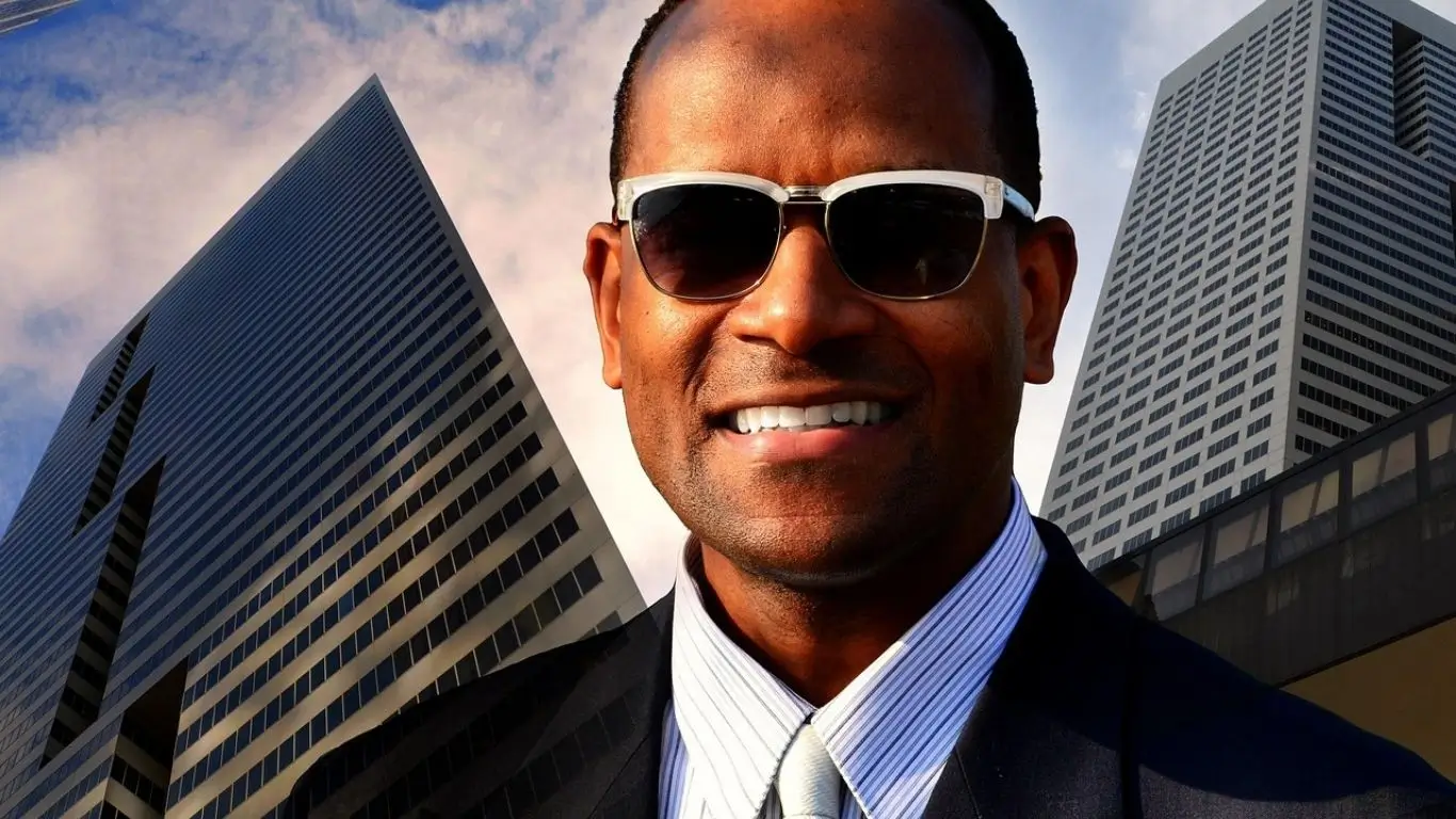 Reinvestimento de R$ 400 faz Jovem Sair do Aluguel e Comprar Dois Imóveis em menos de 8 anos!